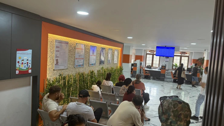 Edirne Nüfus ve Vatandaşlık Müdürlüğü'nde yoğunluk yaşandı