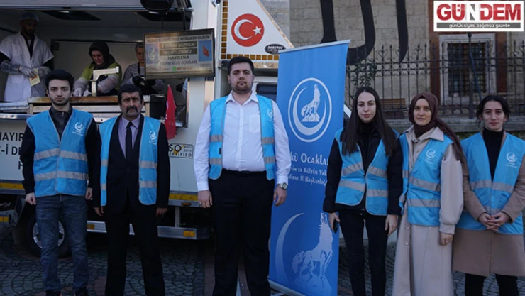 Edirne Ülkü Ocakları, depremde hayatını kaybedenler için lokma dağıttı