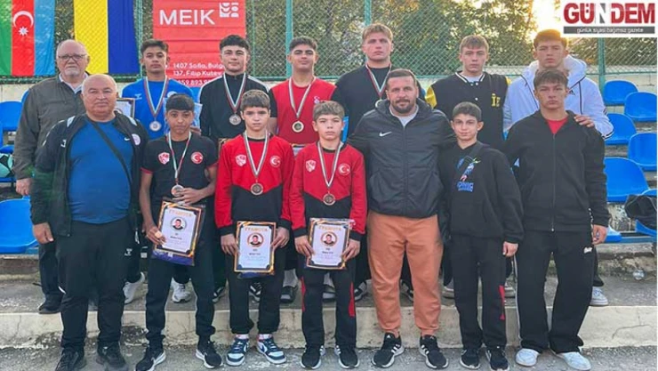 Edirneli güreşçiler, Bulgaristan'daki turnuvadan madalyalarla döndü