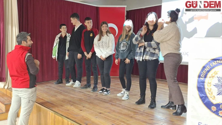 Emniyet Müdürlüğü ekipleri öğrencilere seminer verdi
