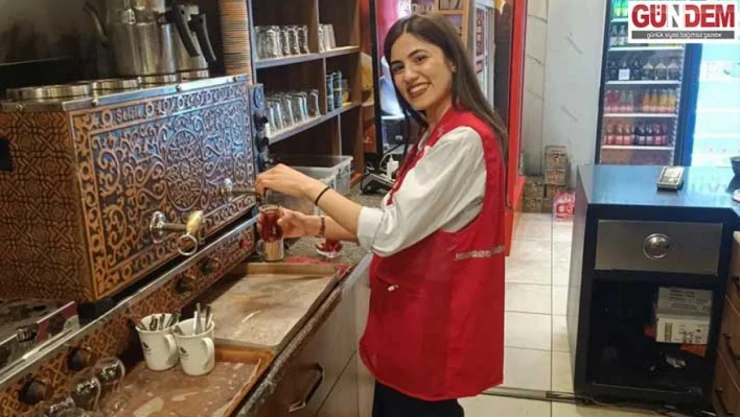 Genç Kızılay gönüllüleri birlikte sahada