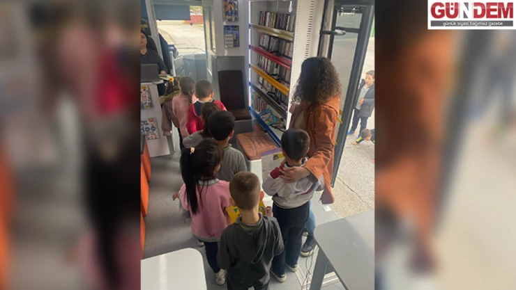 Gezici kütüphane öğrencileri kitaplarla buluşturuyor