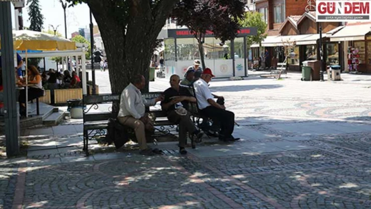 Gündüz terletiyor, gece üşütüyor