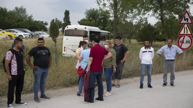 Alkollü sürücü servise çarptı