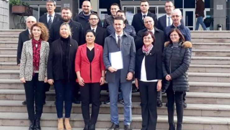 Güngörmedi mazbatasını aldı