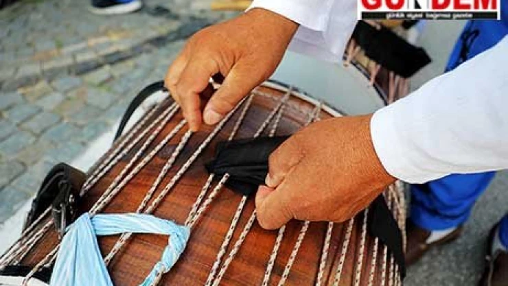 Davullar 24 can için sustu