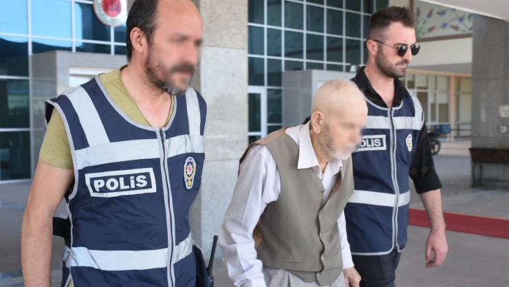 Cinayet sanığı dede öldü