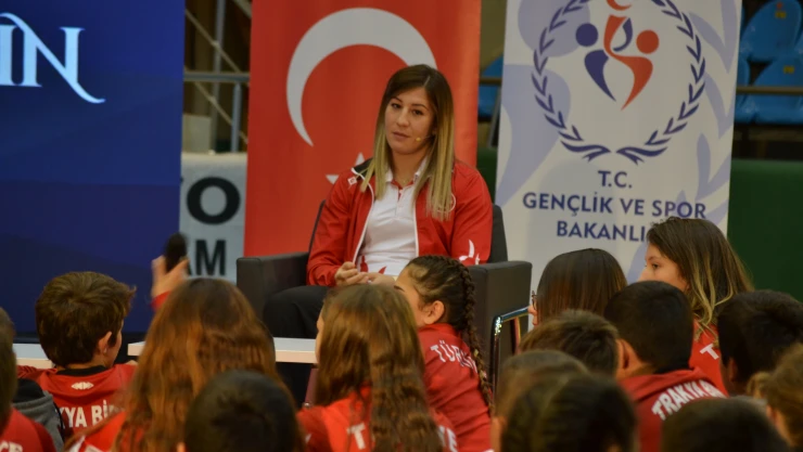 Adar'dan '˜ırkçılık' iddiası