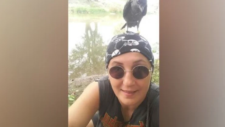 Metalci karga yuvadan uçtu