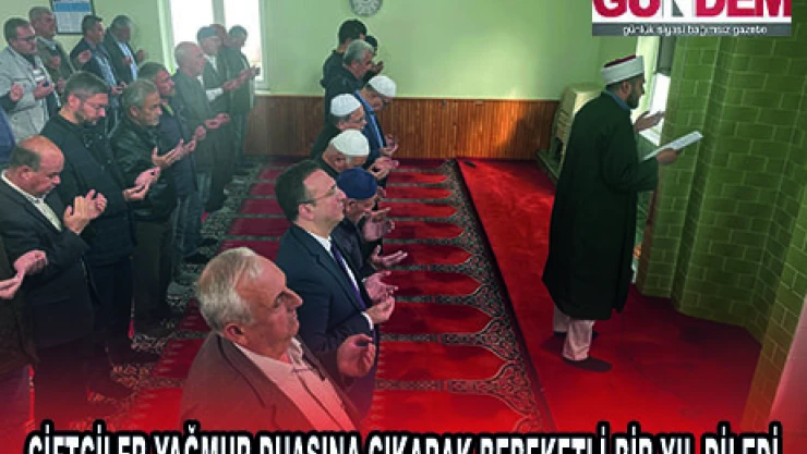 ÇİFTÇİLER YAĞMUR DUASINA ÇIKARAK BEREKETLİ BİR YIL DİLEDİ