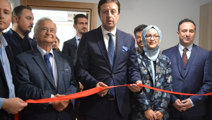 Yola tek başına devam ediyor