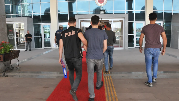 FETÖ şüphelileri kaçarken yakalandı