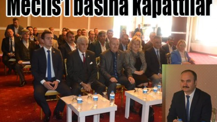 Meclis'i basına kapattılar