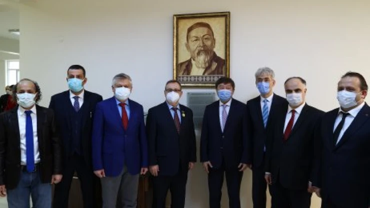 Trakya Üniversitesi'ne Abay Köşesi