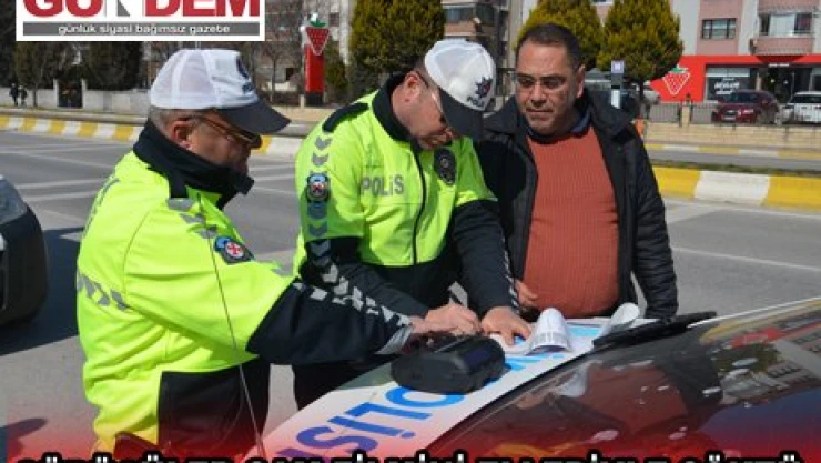 SÜRÜCÜLER CAM FİLMİNİ ELLERİYLE SÖKTÜ