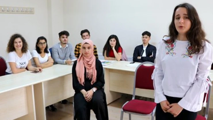 Türkçeyi tiyatroyla öğrendiler