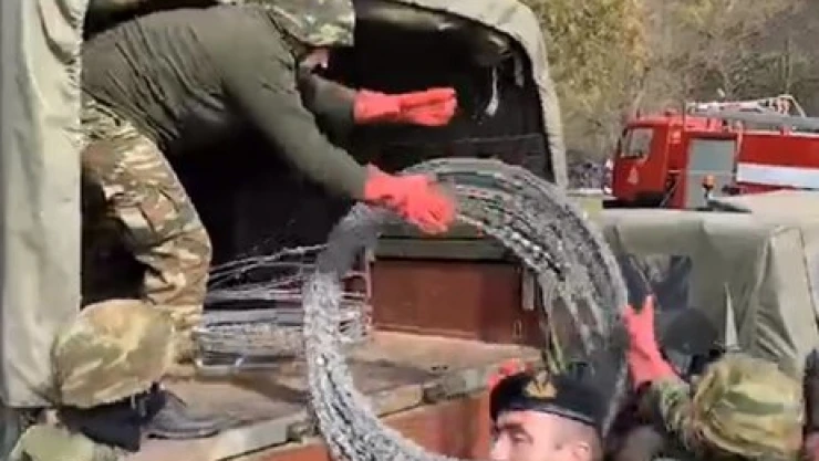 Dikenli tel sevkiyat sürüyor