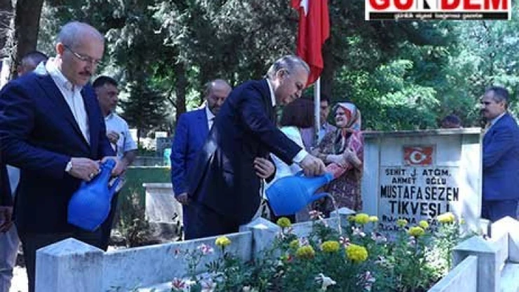 Şehit kabrine şükran ziyareti