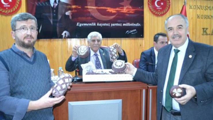 Mor ekmek Meclis'te