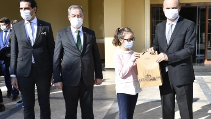 Geleceğin bilim insanları ödüllendirildi