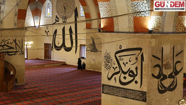 Hat yazılarıyla bir şaheser: Edirne Eski Cami