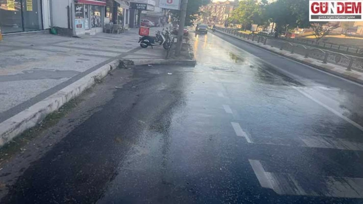İçme suyu hattındaki patlak trafiği aksattı