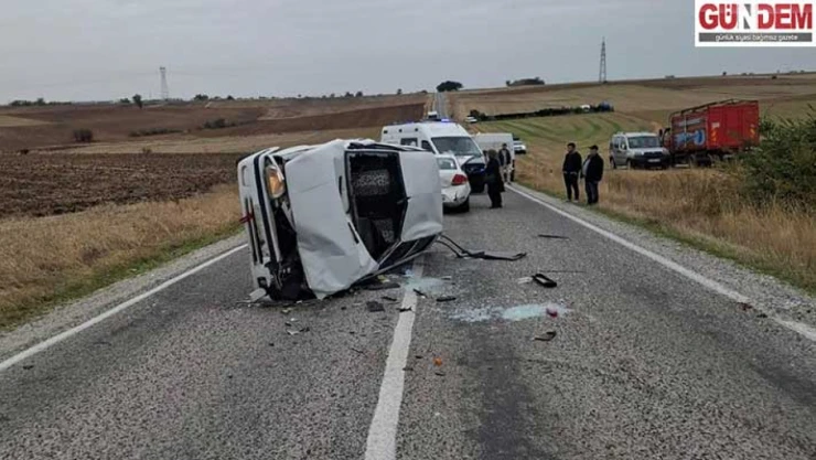 İki otomobilin çarpıştığı kazada 3 kişi yaralandı