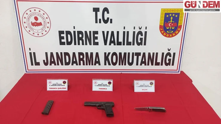 İki şahsın üzerinde yapılan aramada tabanca ve kesici alet ele geçirildi