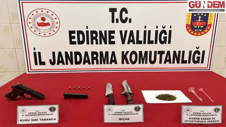 İki şüpheli şahsın üzerinde yapılan aramada esrar maddesi ele geçirildi