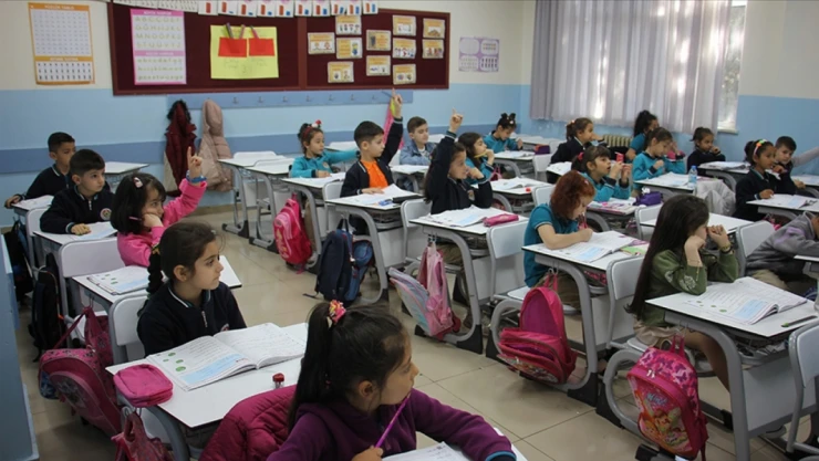 İlk ara tatil bitti, öğrenciler Pazartesi günü ders başı yapacak
