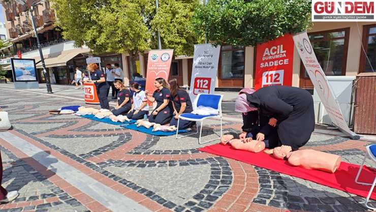 İlk yardım farkındalığı için cadde etkinliği