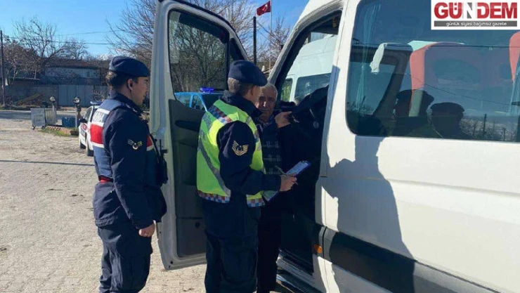  Jandarma ekipleri servis araçlarını denetledi