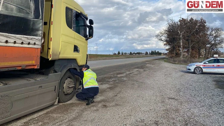 Jandarma ekiplerince kış lastiği denetimi yapıldı