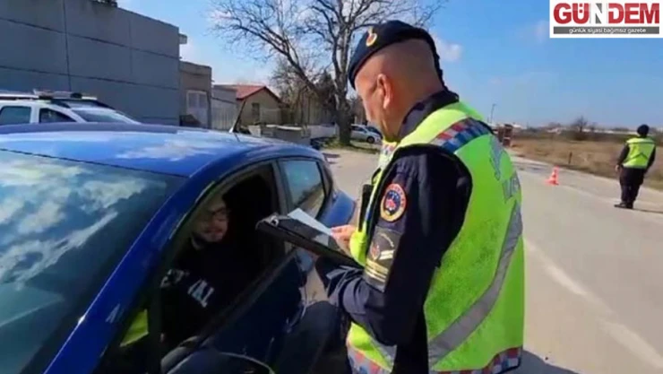 Jandarma ekiplerinin trafik denetimleri sürüyor