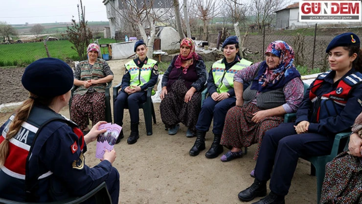 Kadın jandarma timi köylerde yoğun mesaiyle bilgilendirme yapıyor
