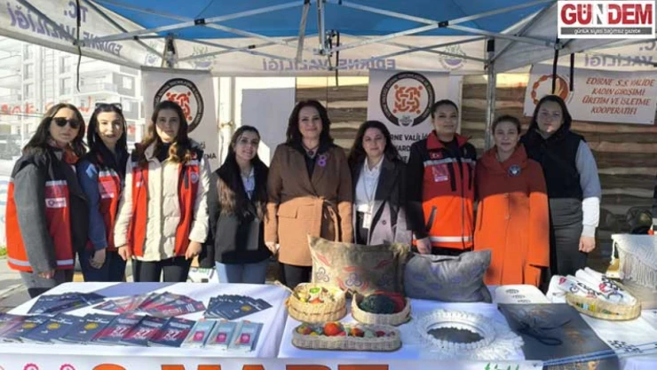 Kadınlar Günü İçin Bilgilendirme Standı Açıldı