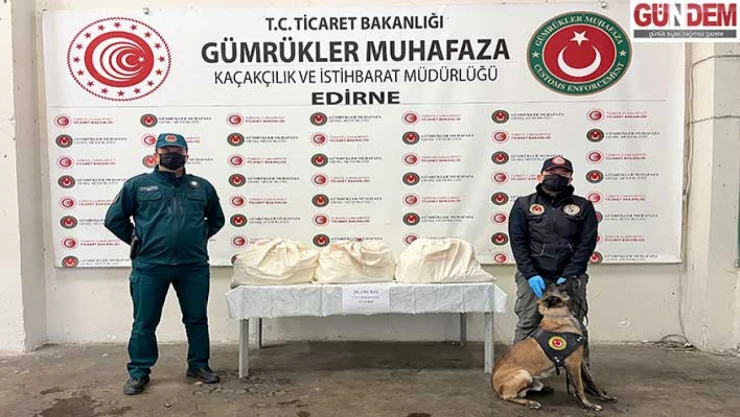 Kamyonetin kapı döşemelerine gizlenmiş halde bulundu