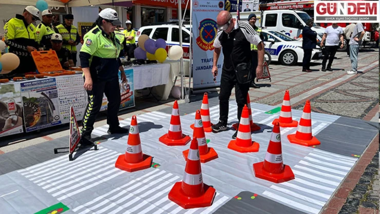 Karayolu Trafik Haftası'nda vatandaşlar bilgilendirildi