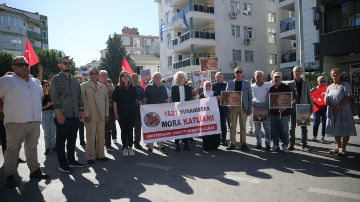 Katliamın 204'üncü yıl dönümü nedeniyle siyah çelenk bırakıldı