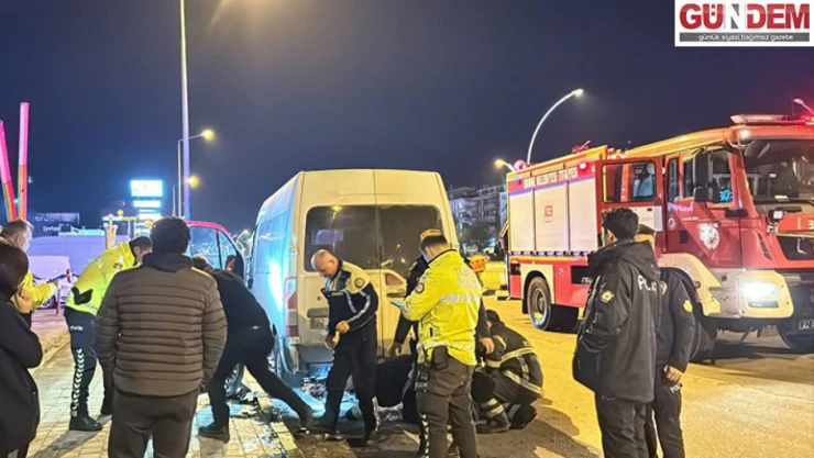 Kazada panelvanın altında sıkışan motosiklet sürücüsü yaralandı