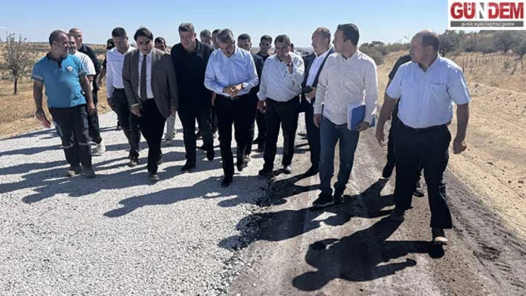 Köy yollarını asfaltlama çalışmaları devam ediyor