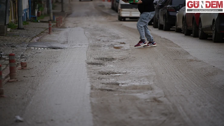 Maarif Caddesi'nde Çalışma Sonrası Yol Çöktü: İki Haftadır Müdahale Yok