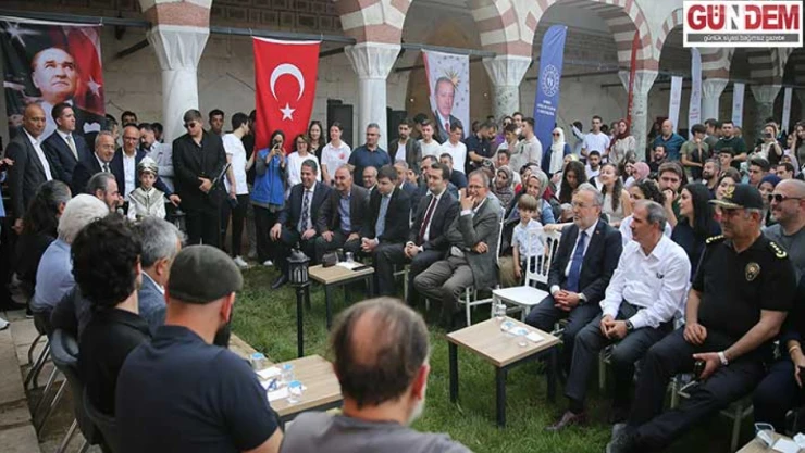 'Mehmed: Fetihler Sultanı' dizisi oyuncuları, gençlerle buluştu