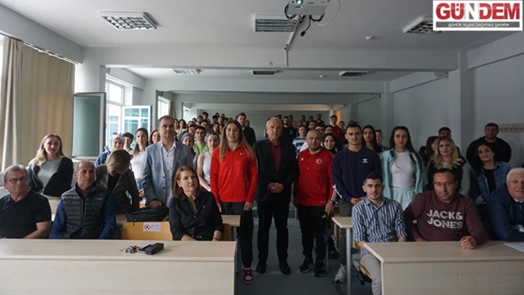 Milli Güreşçiler öğrencilerle buluştu