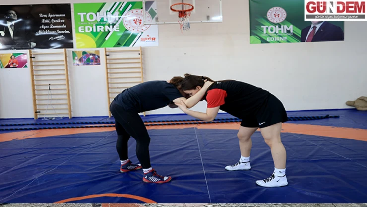 Milli güreşçiler, tarih yazmaya hazırlanıyor