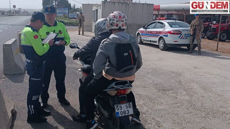 Motosiklet sürücülerine kaskın önemi anlatıldı