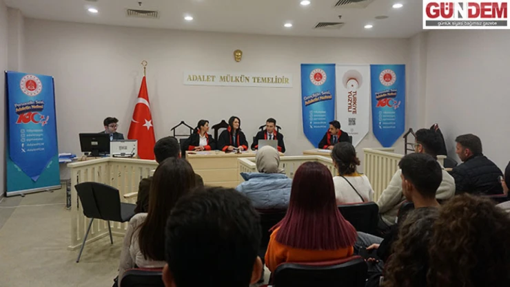 Öğrenciler kariyer fuarında duruşma deneyimi yaşadı