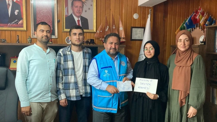 Öğrenciler kermes gelirini Filistin'e bağışladı