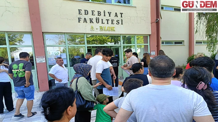 Öğrenciler sınavda üniversite hayalleri için ter döktüler