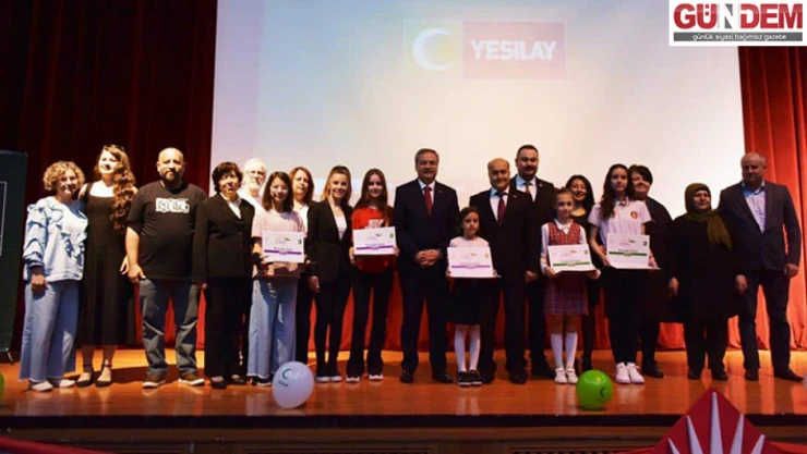 Öğrencilere ödülleri törenle verildi